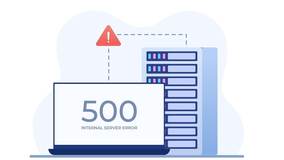 A imagem mostra uma tela de computador exibindo uma mensagem de erro HTTP 500. A tela está em um ambiente de trabalho, com o monitor mostrando a mensagem de erro em um fundo branco. A mensagem inclui um grande ícone de exclamação e um texto indicando que ocorreu um erro interno do servidor. Esta imagem ilustra o cenário comum enfrentado por desenvolvedores e administradores de sites quando ocorrem erros HTTP 500.